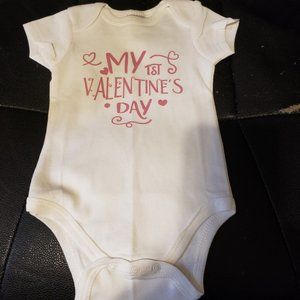 New 3-6 Months Kidgets Onesie with pink decal